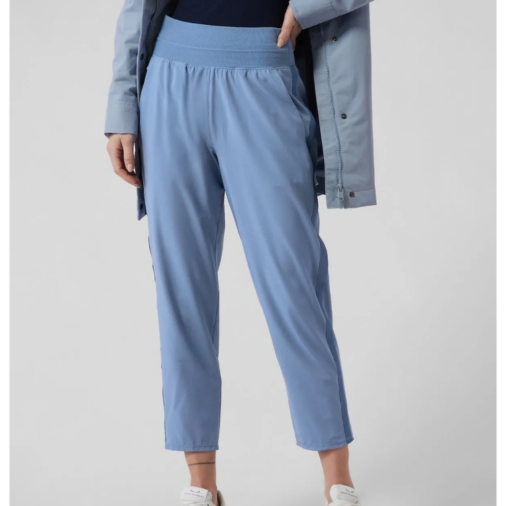 Athleta Nolita Slim Tapered Crop Pant, Size 6 Cottage Blue